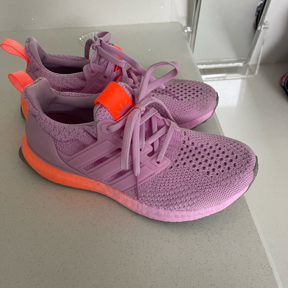 Ultra boost 5.0 DNA shoes